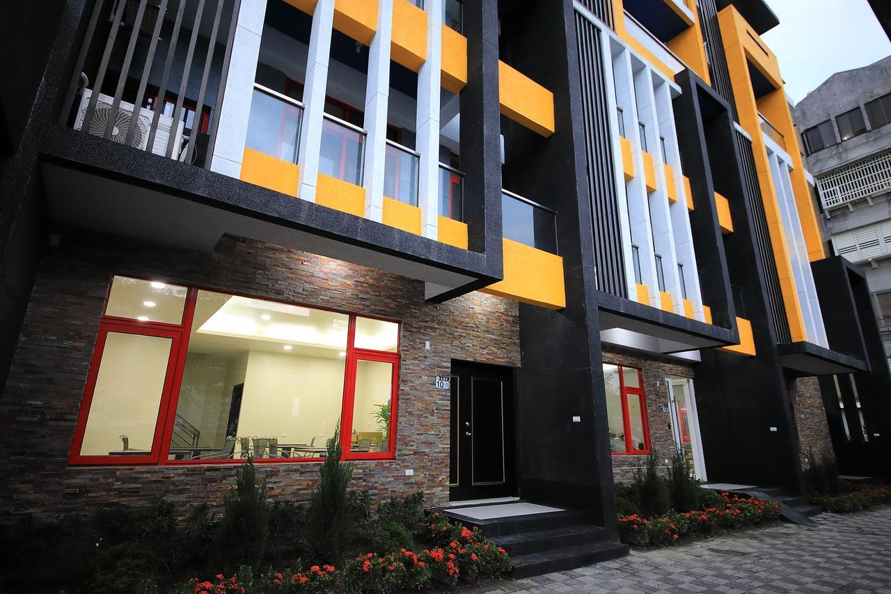 花蓮亮君經典民宿1館加2館民宿-東大門夜市-電梯包棟bright King Homestay Хуалянь Экстерьер фото