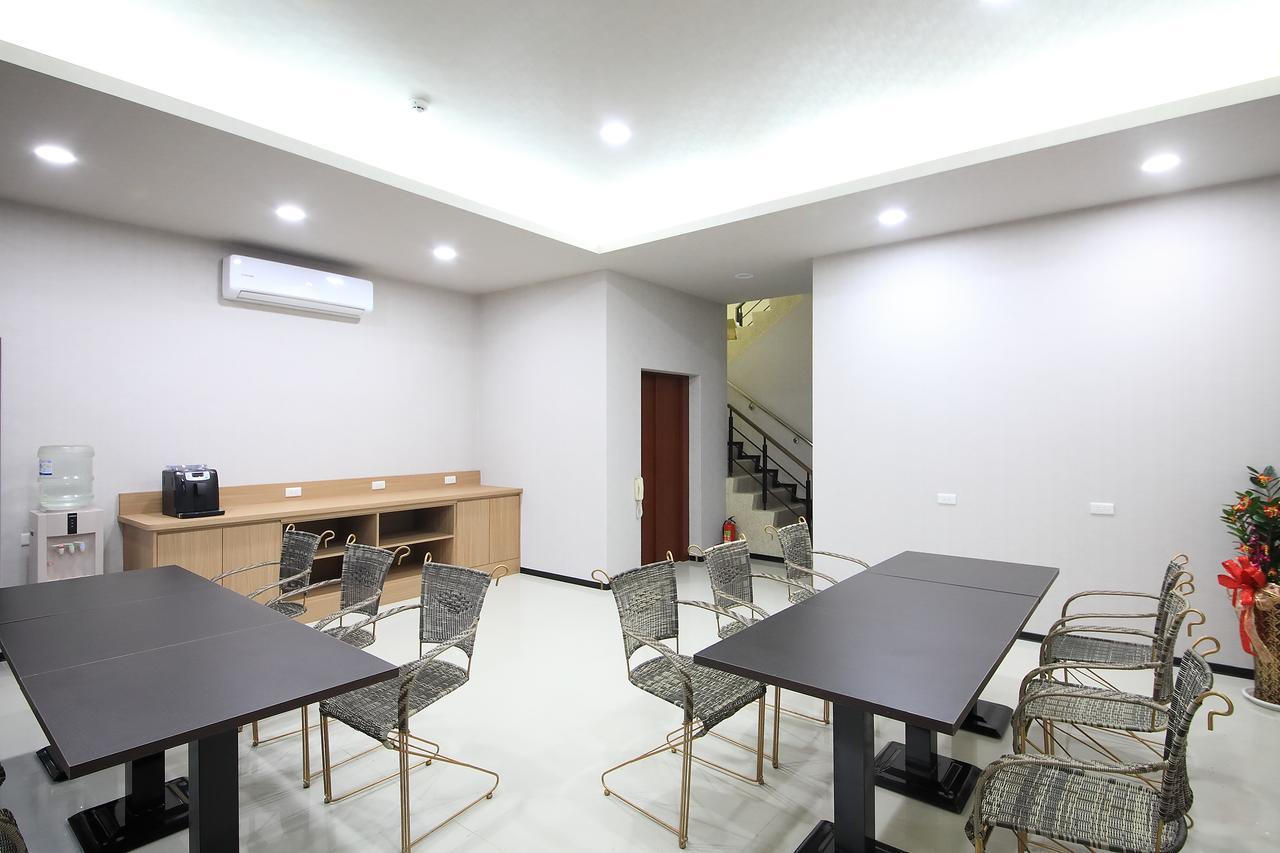 花蓮亮君經典民宿1館加2館民宿-東大門夜市-電梯包棟bright King Homestay Хуалянь Экстерьер фото