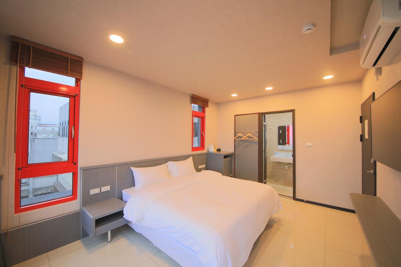 花蓮亮君經典民宿1館加2館民宿-東大門夜市-電梯包棟bright King Homestay Хуалянь Экстерьер фото
