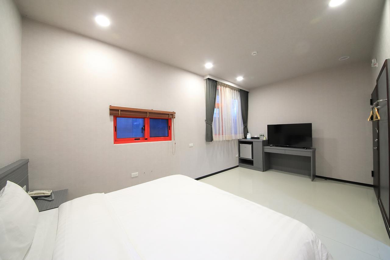 花蓮亮君經典民宿1館加2館民宿-東大門夜市-電梯包棟bright King Homestay Хуалянь Экстерьер фото