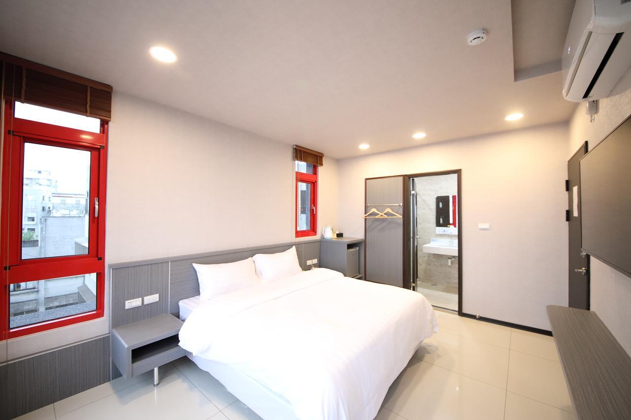 花蓮亮君經典民宿1館加2館民宿-東大門夜市-電梯包棟bright King Homestay Хуалянь Экстерьер фото