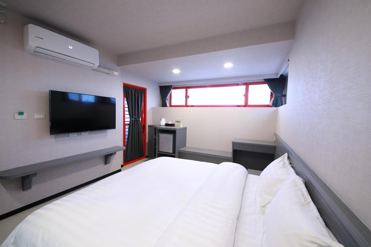花蓮亮君經典民宿1館加2館民宿-東大門夜市-電梯包棟bright King Homestay Хуалянь Экстерьер фото