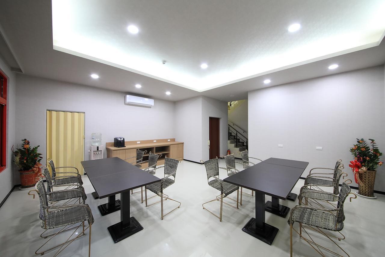 花蓮亮君經典民宿1館加2館民宿-東大門夜市-電梯包棟bright King Homestay Хуалянь Экстерьер фото